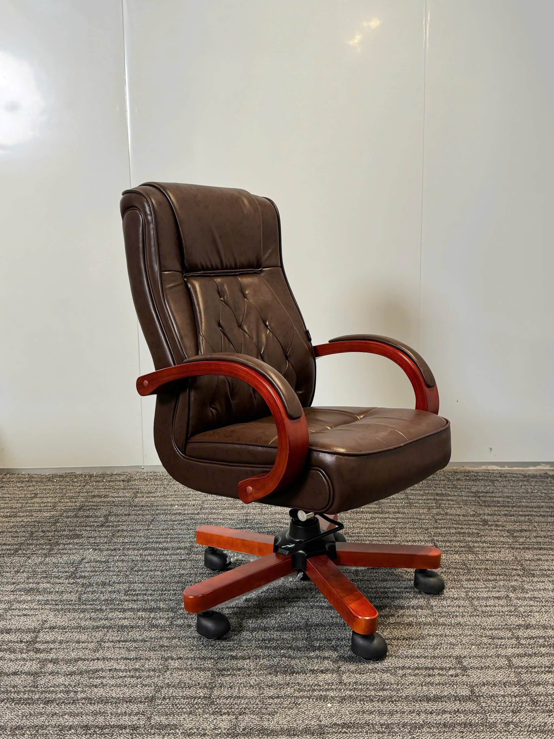 Ghế giám đốc TP47