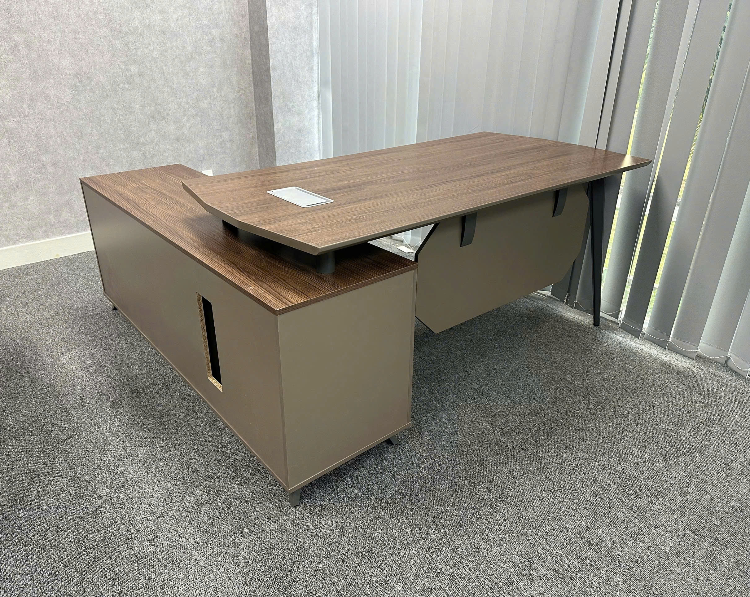 Bàn giám đốc nhập khẩu HT1