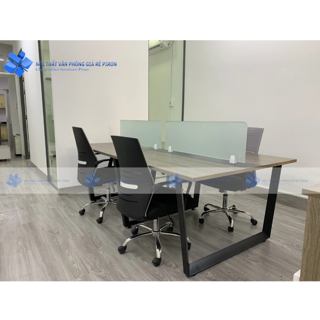 Bàn văn phòng vách ngăn kính