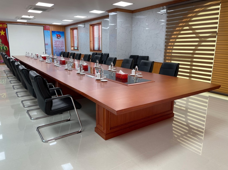 Thiết kế bàn họp lớn
