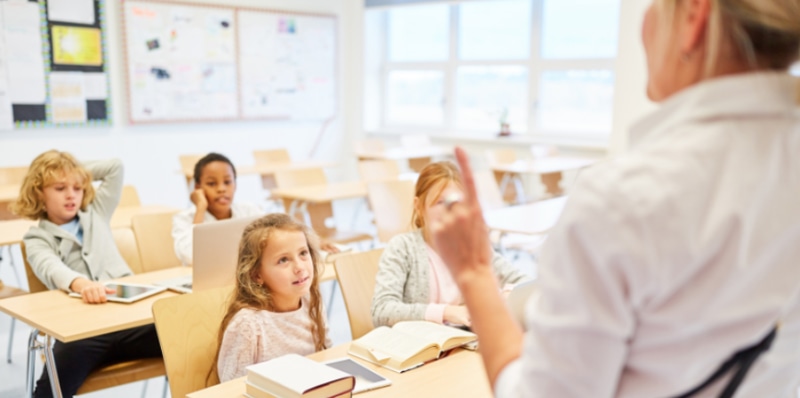 Tham khảo ý tưởng của học sinh cho kế hoạch trang trí kệ sách