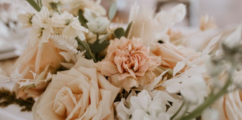 ý nghĩa của việc đặt hoa để bàn hội nghị